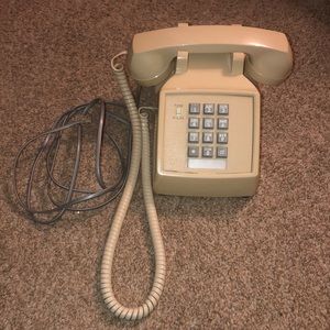 Vintage GTE Beige push button phone with ton and pulse selection and phone cord